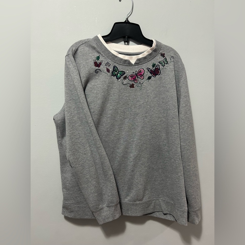 Traditions Vintage Butterfly embroidered grey crewneck